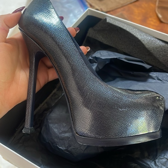 YVES SAINT LAURENT RIVE GAUCHE PATENT LEATHER PUMPS - Picture 3 of 7